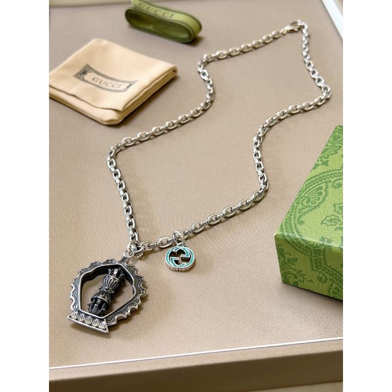 G*u*i necklaces